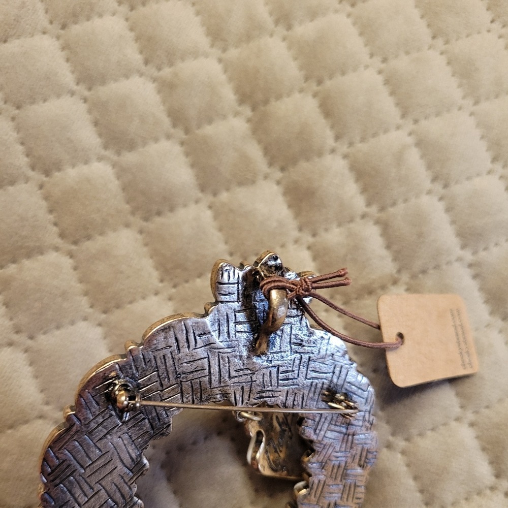 NEW WITH TAGS Faux White Buffalo Squash Cheeky's Pendant/Brooch Combination. - Picture 6 of 6